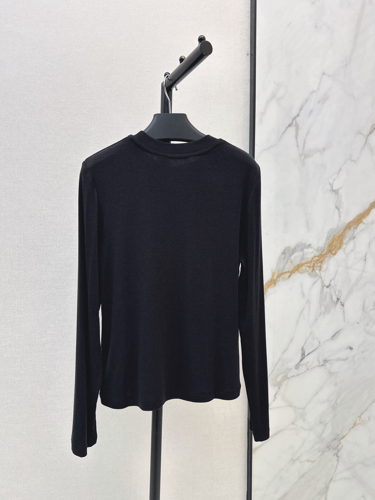 Cropped Label Basic Long Sleeve Tee