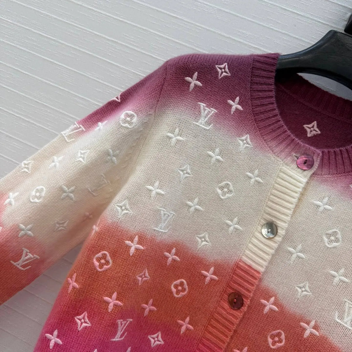 Gradient Embroidery Knit Cardigan