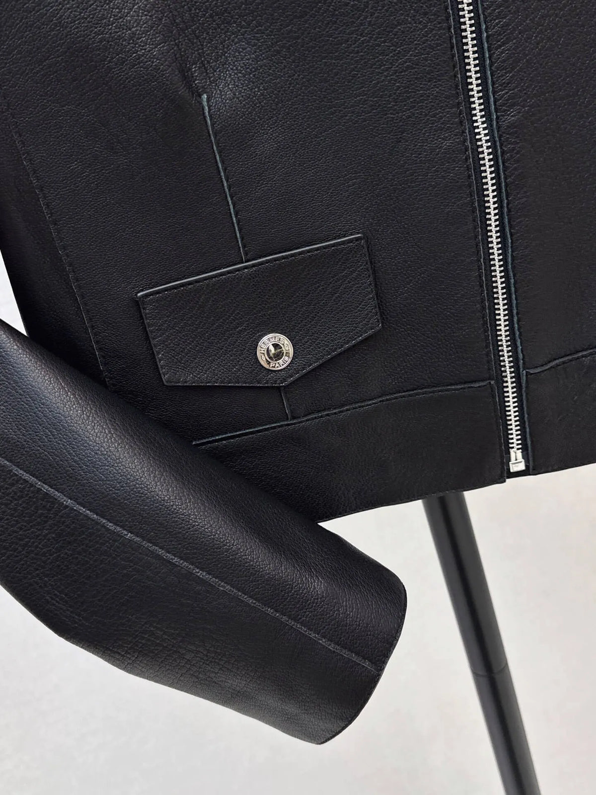 ound Neck Zip Cropped Leather Jacket