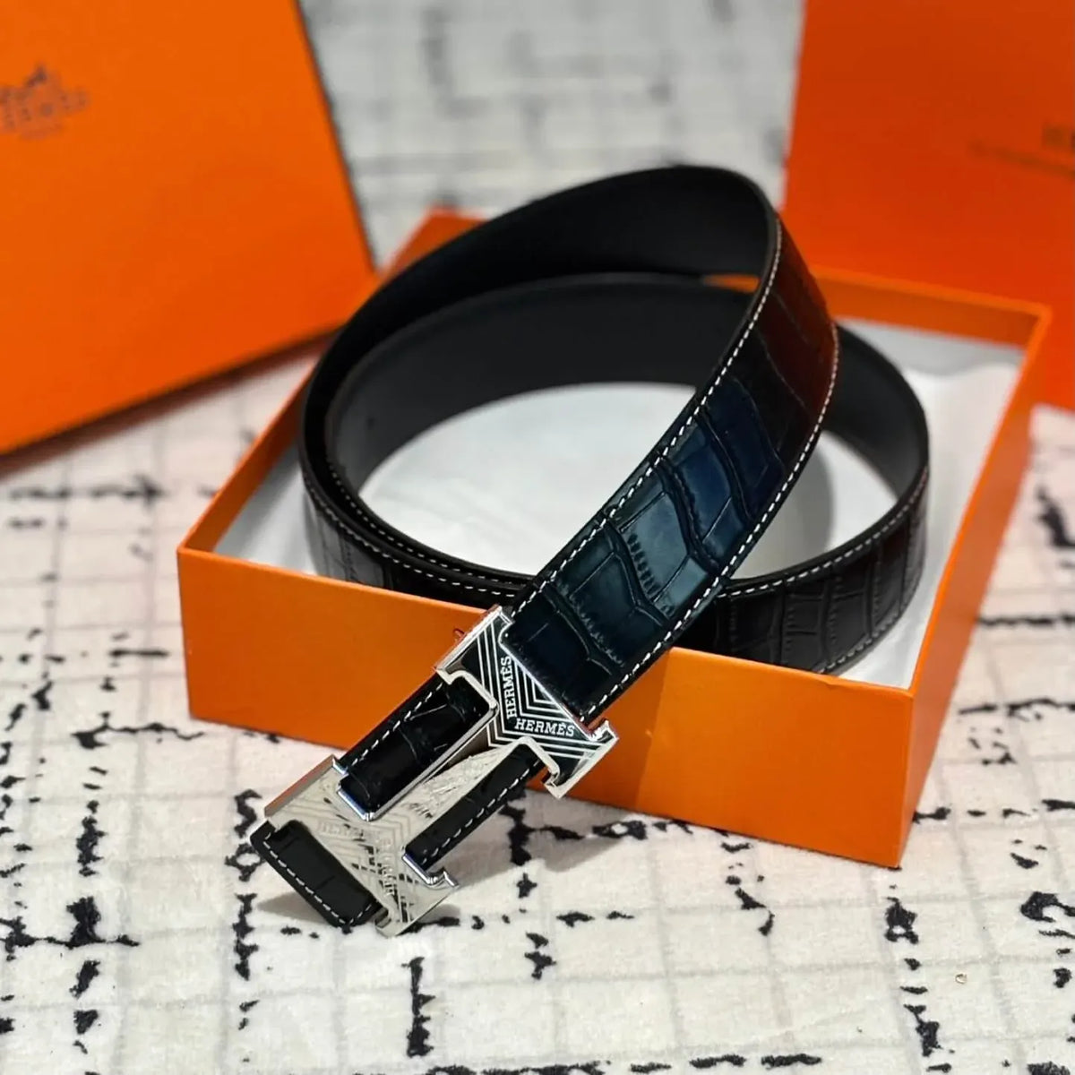 Chic Metal Buckle Leather Belt