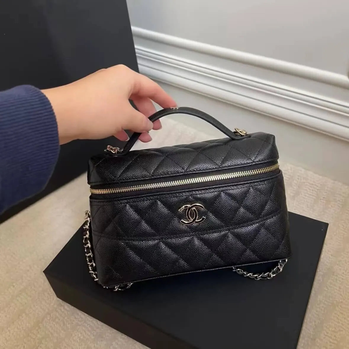 Classic Timeless Pebbled-Leather Handle Box Bag