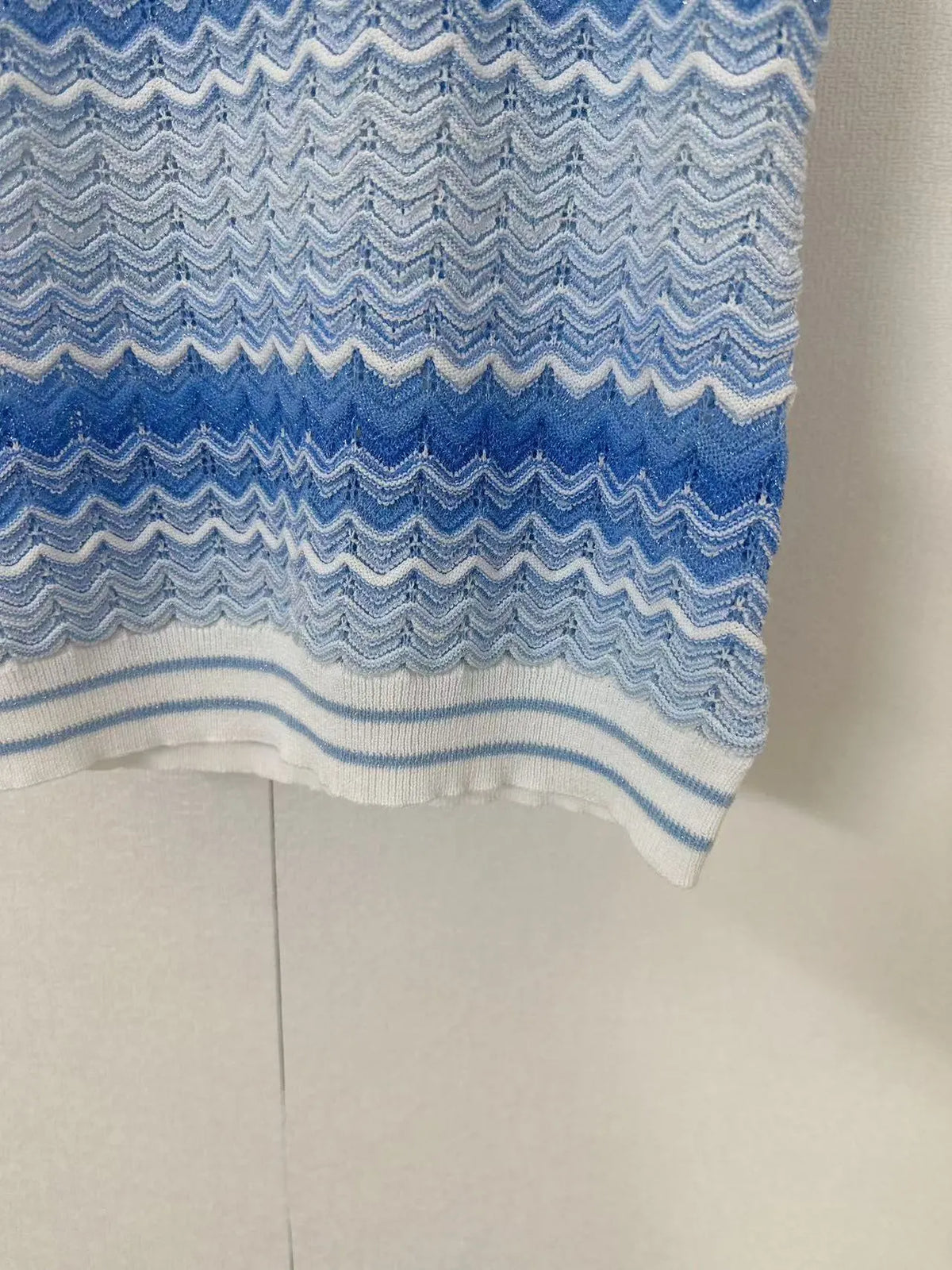 Wave Pattern Gradient Vest