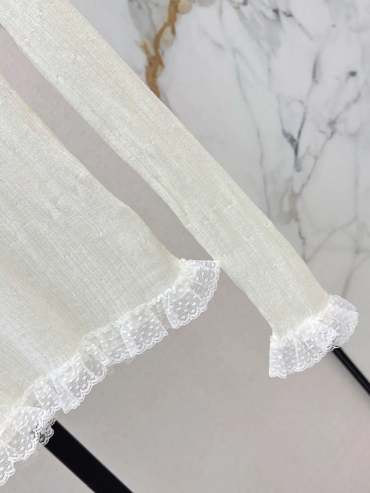 Round Neck Lace Hem Knit Top