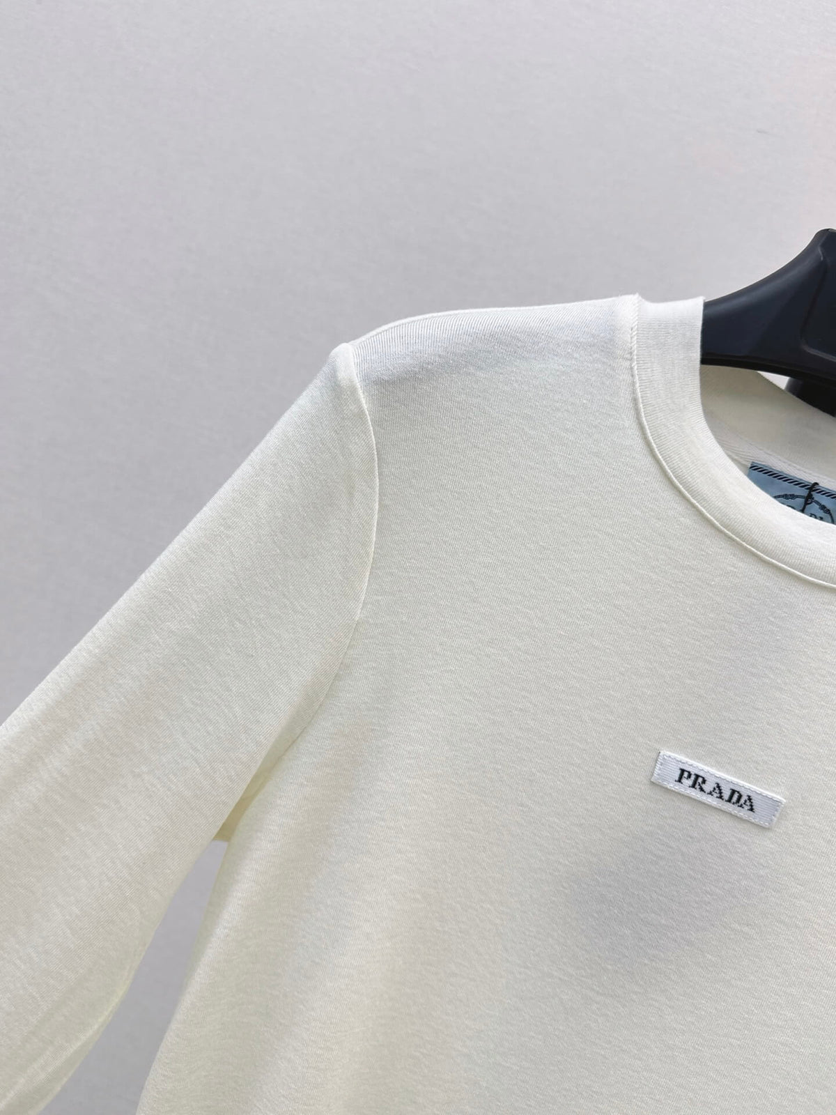 Cropped Label Basic Long Sleeve Tee