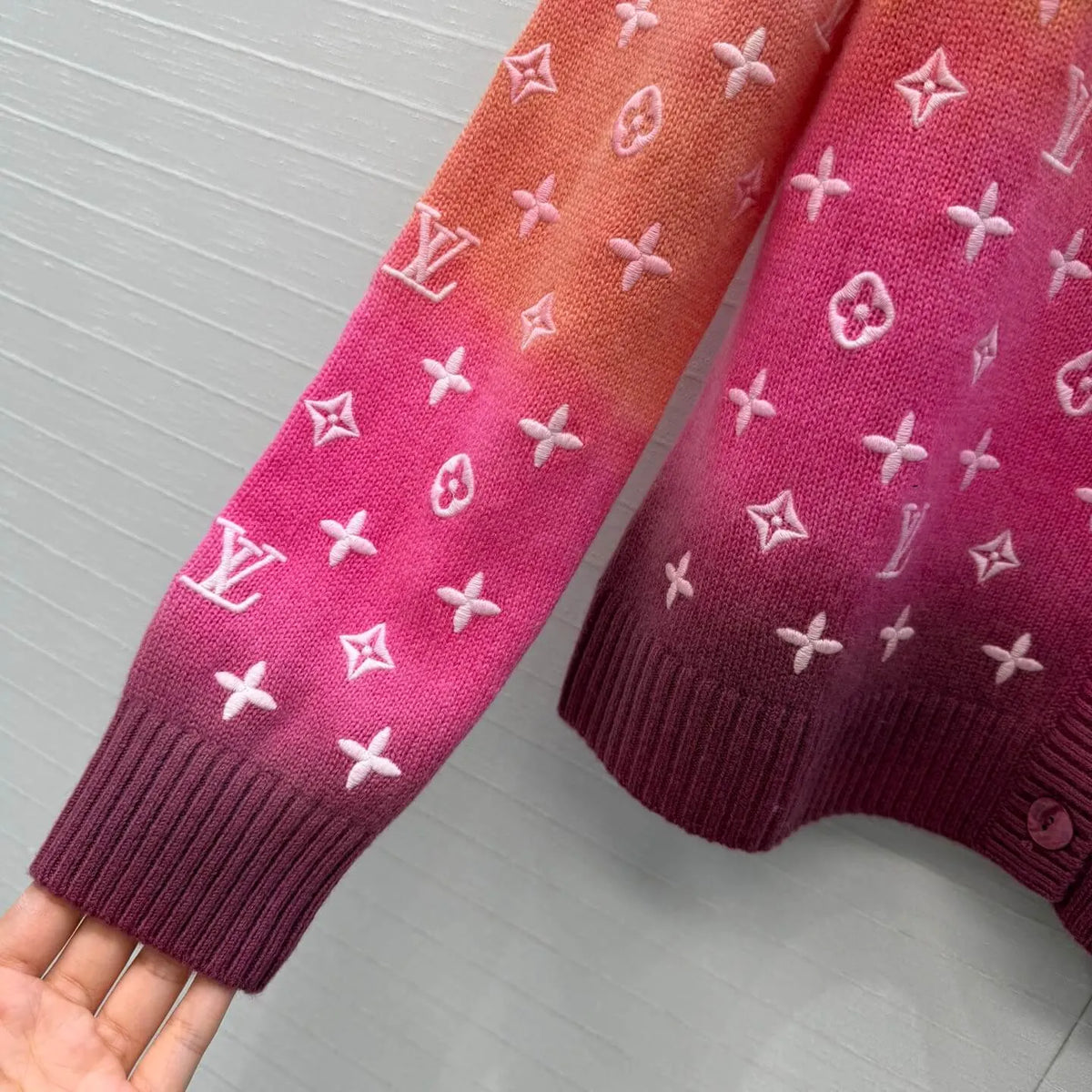 Gradient Embroidery Knit Cardigan