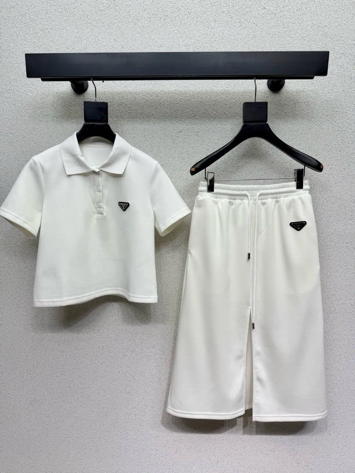 Triangle Logo Polo Slit Skirt Set