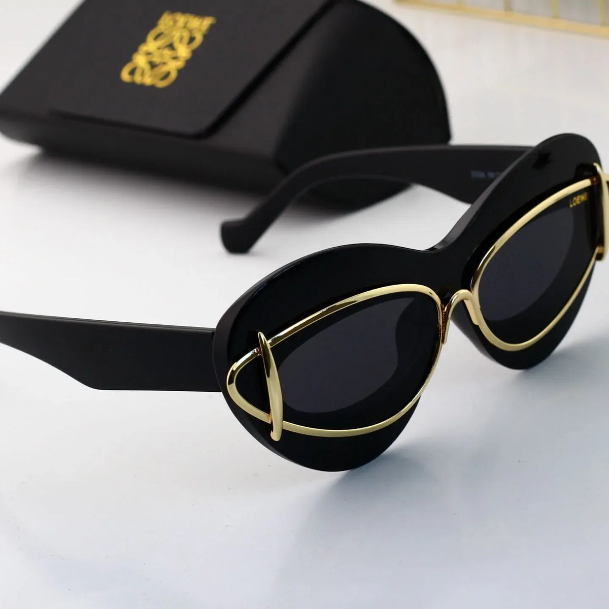 Retro Modern Heart Frame Inlaid Sunglasses
