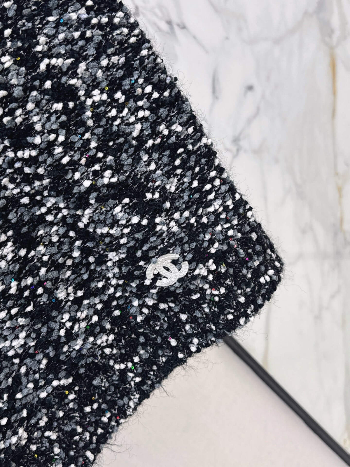 Fleck V-Neck Knit Vest