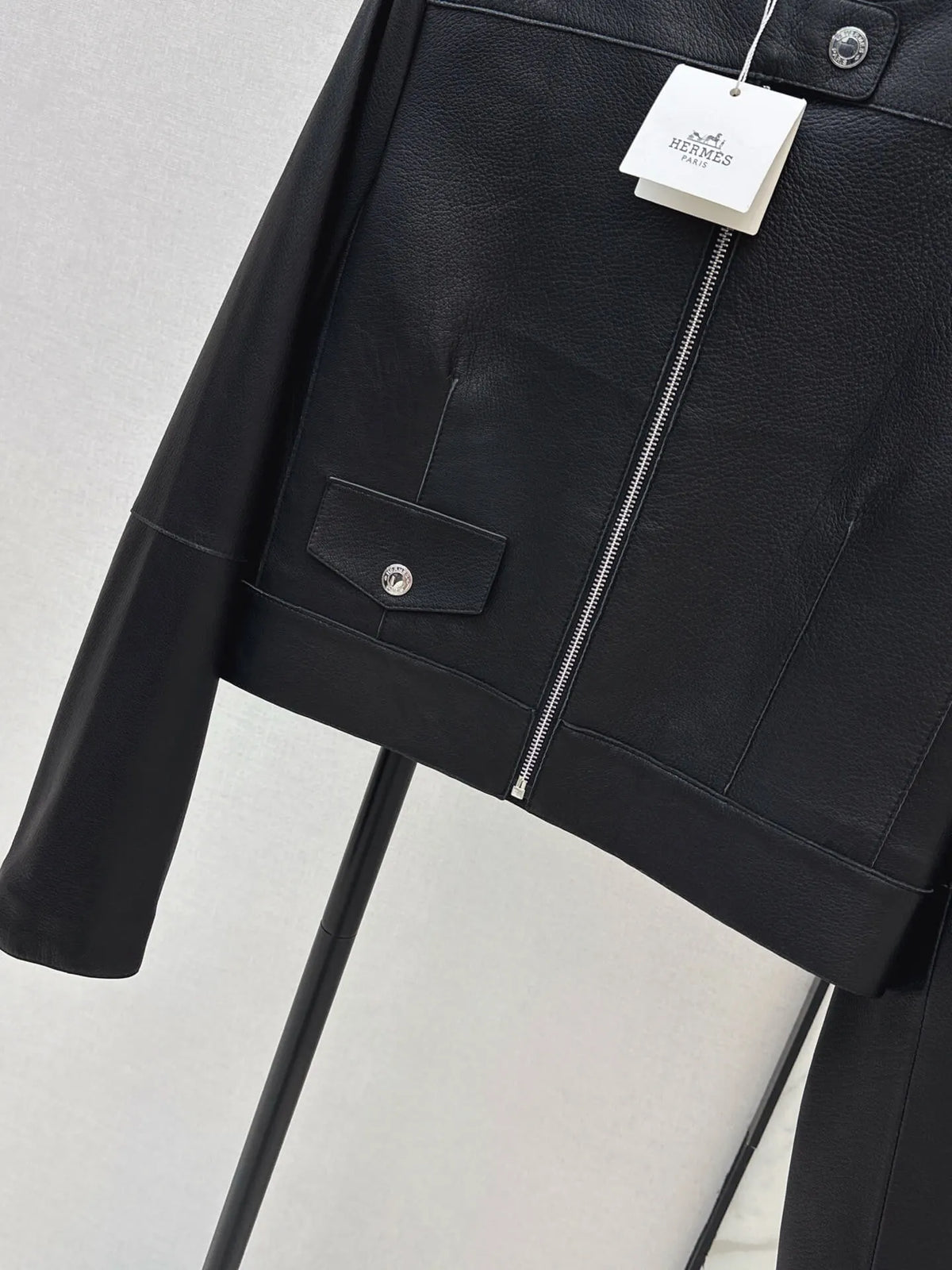ound Neck Zip Cropped Leather Jacket